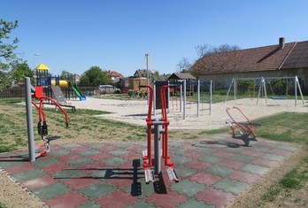 Nové multifunkční Oranžové hřiště pro děti v kombinaci s venkovním fitness pro všechny věkové kategorie mají od 30. dubna v Červeném Újezdu u Miličína.  