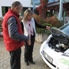 Ředitelé se projížděli okolo elektrárny