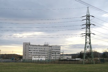 Z původní Elektrárny Prunéřov I zůstaly stát jen administrativní budova s vrátnicí a objekty se sociální vybaveností a šatnami.