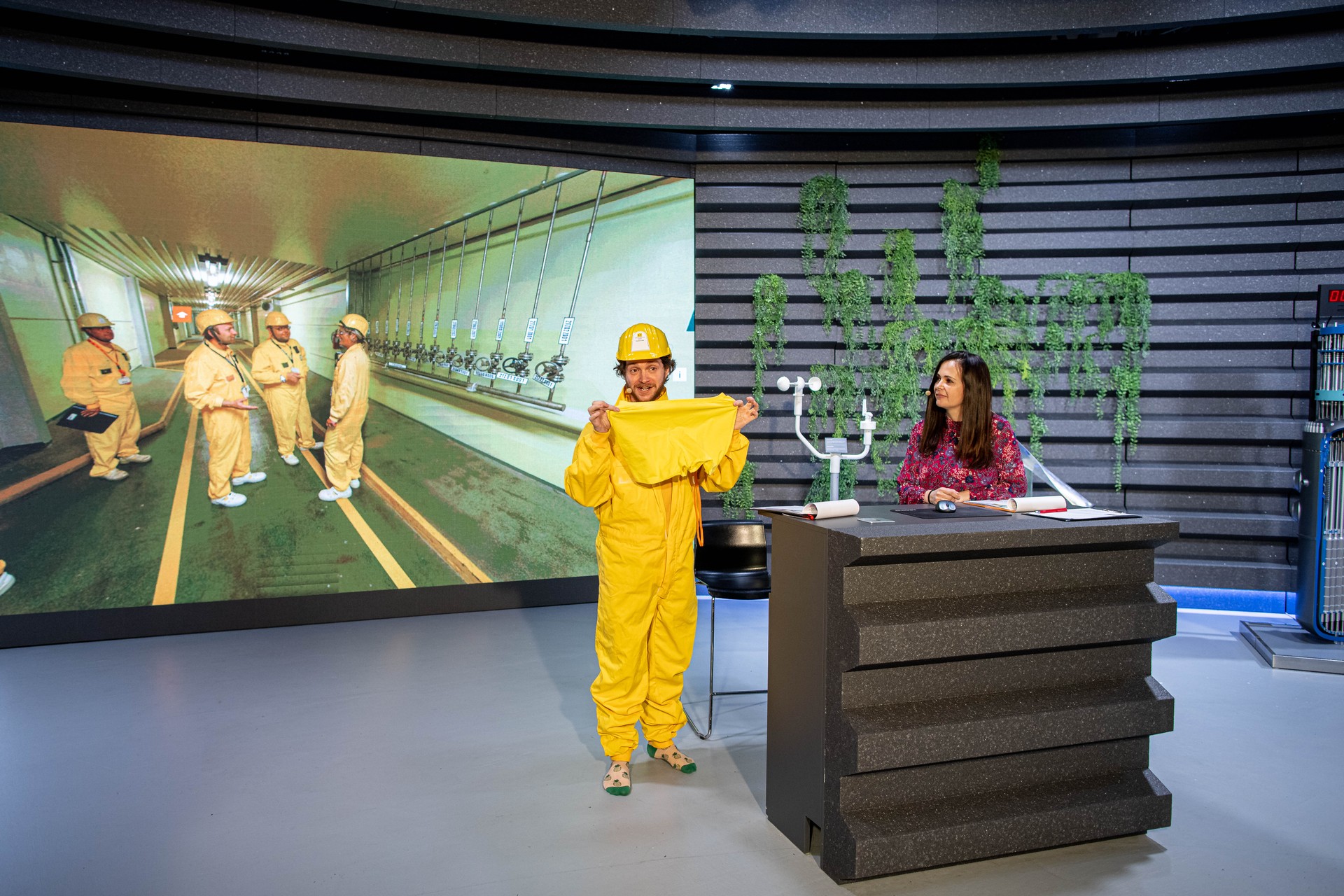 Víte, proč nosí jaderníci žluté kombinézy?