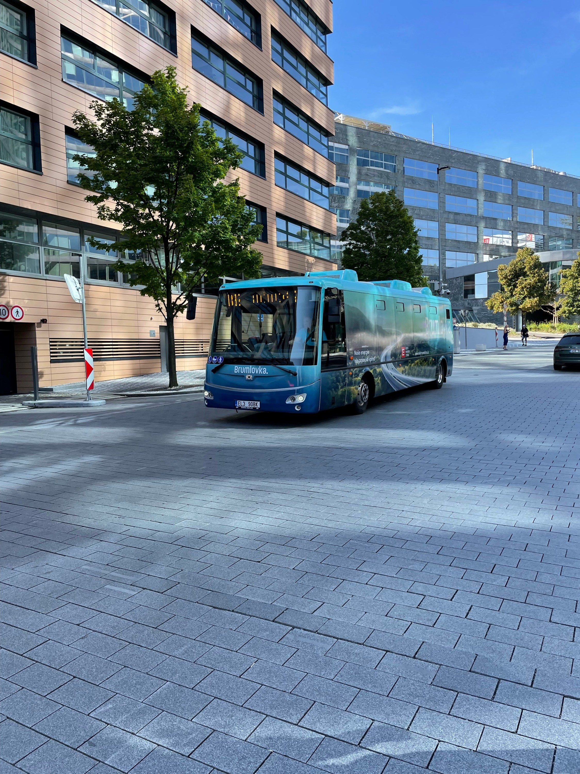 Prague’s Brumlovka has the first 100% electric fleet of buses in Prague. Over seven years, the free routes have circumnavigated the world eight times and carried more than 2.5 million passengers