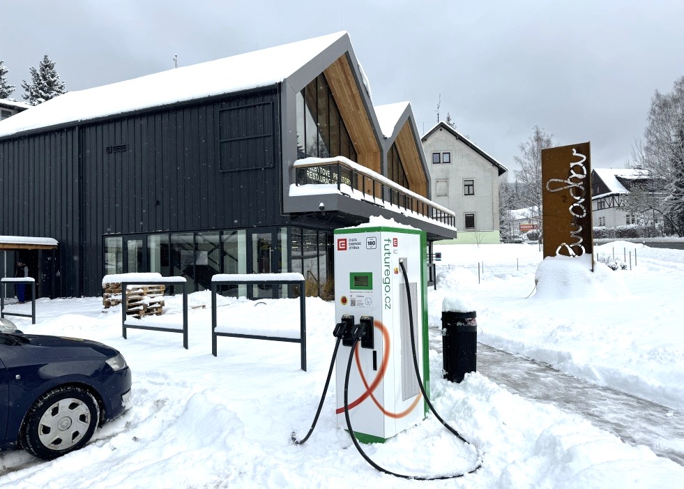 E-řidiči načerpali vloni u stojanů ČEZ v Libereckém kraji o 91 % bezemisní  energie více, k dispozici jim je 48 stojanů napříč celým krajem