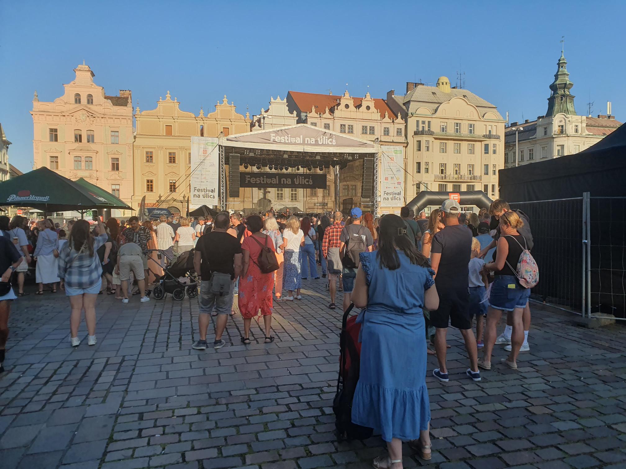 Oranžové kolo na plzeňském Festivalu na ulici 