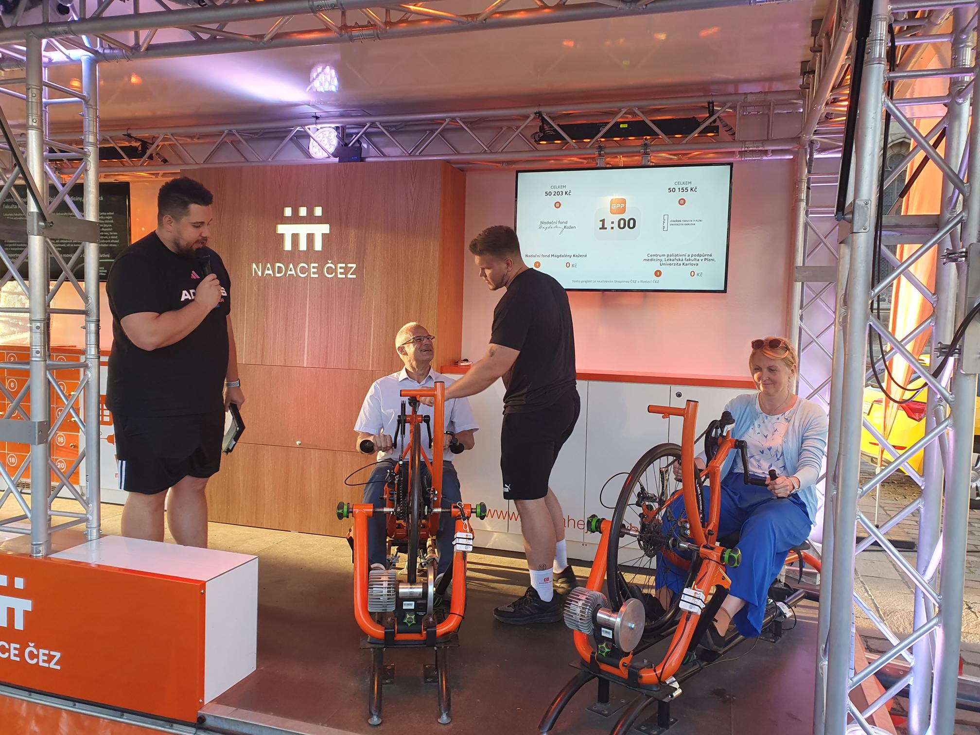 Oranžové kolo na plzeňském Festivalu na ulici 