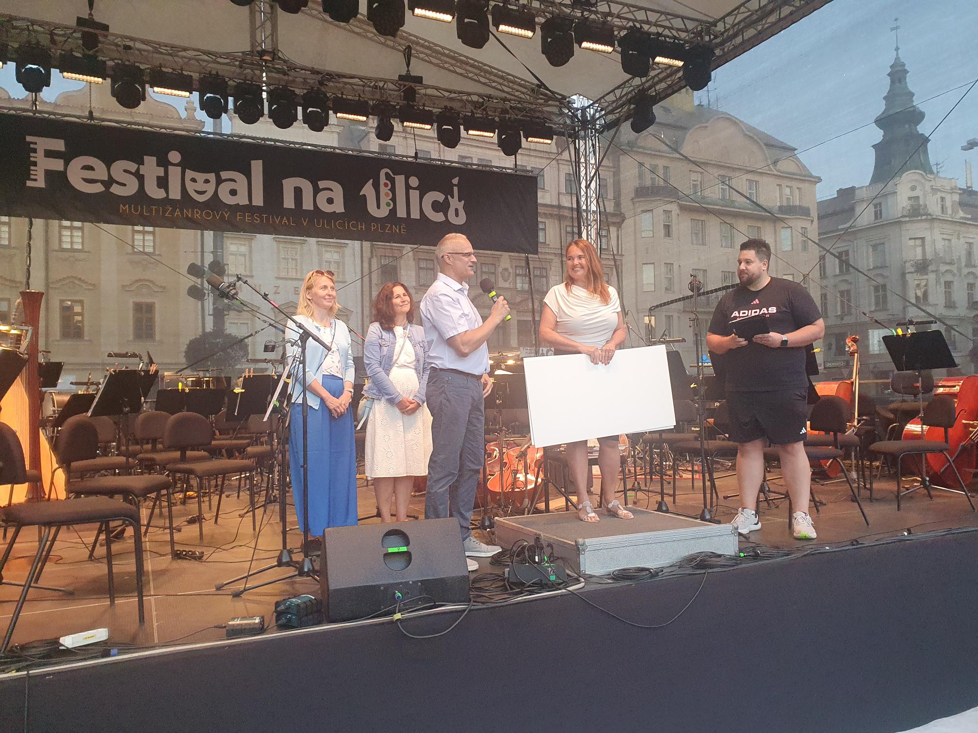 Oranžové kolo na plzeňském Festivalu na ulici 