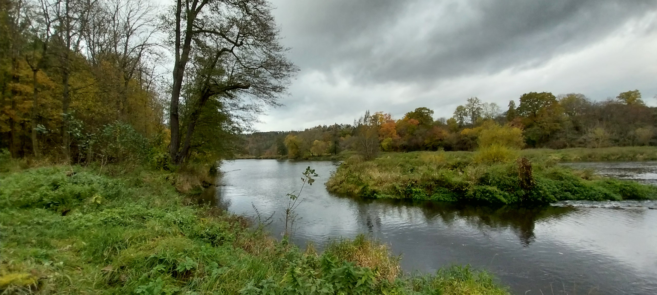 Řeka Berounka u letního tábora poblíž Smědčic