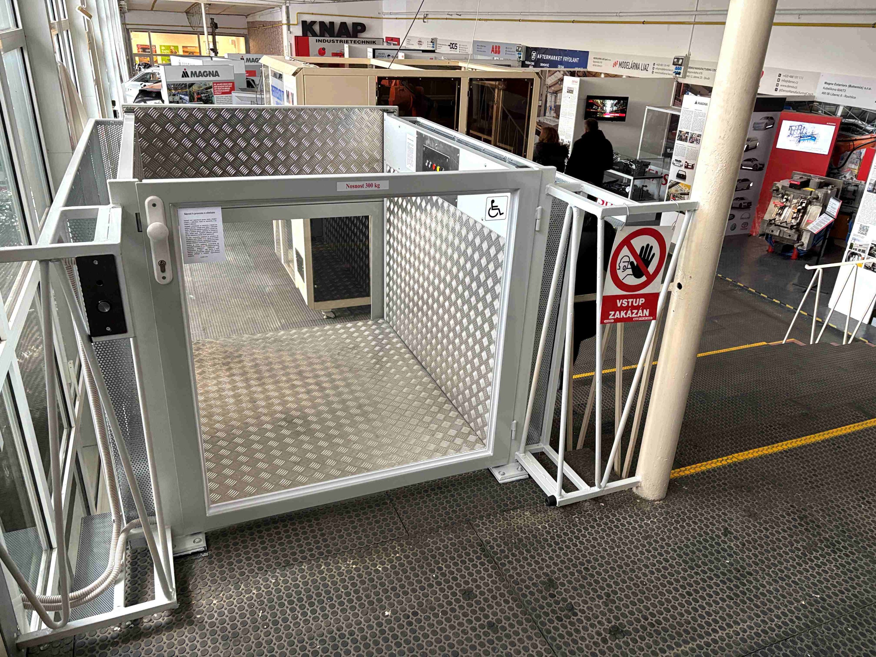 Zdvihací plošina pro TM Liberec