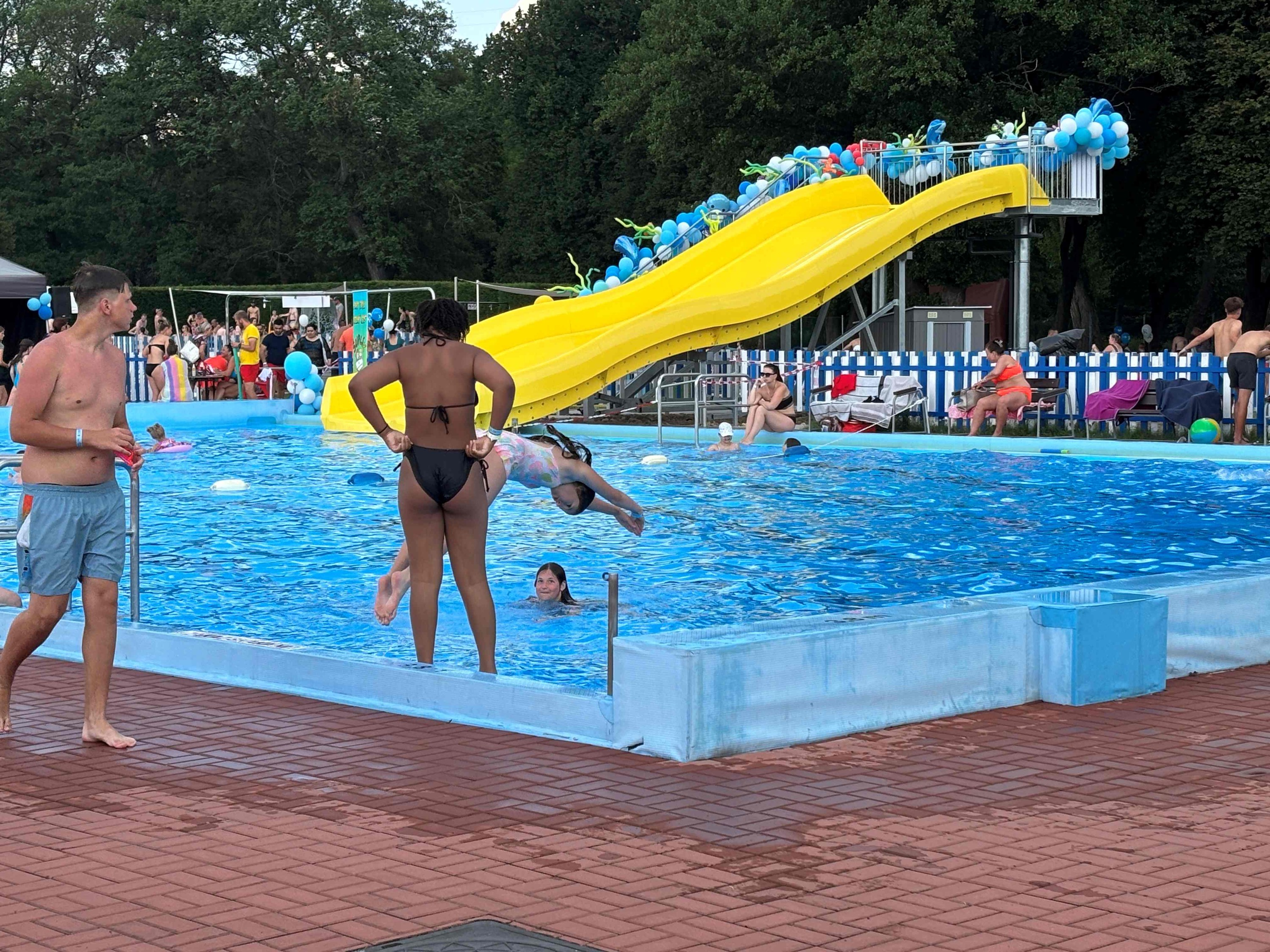 Nadace ČEZ: Nová skluzavka v Kadani