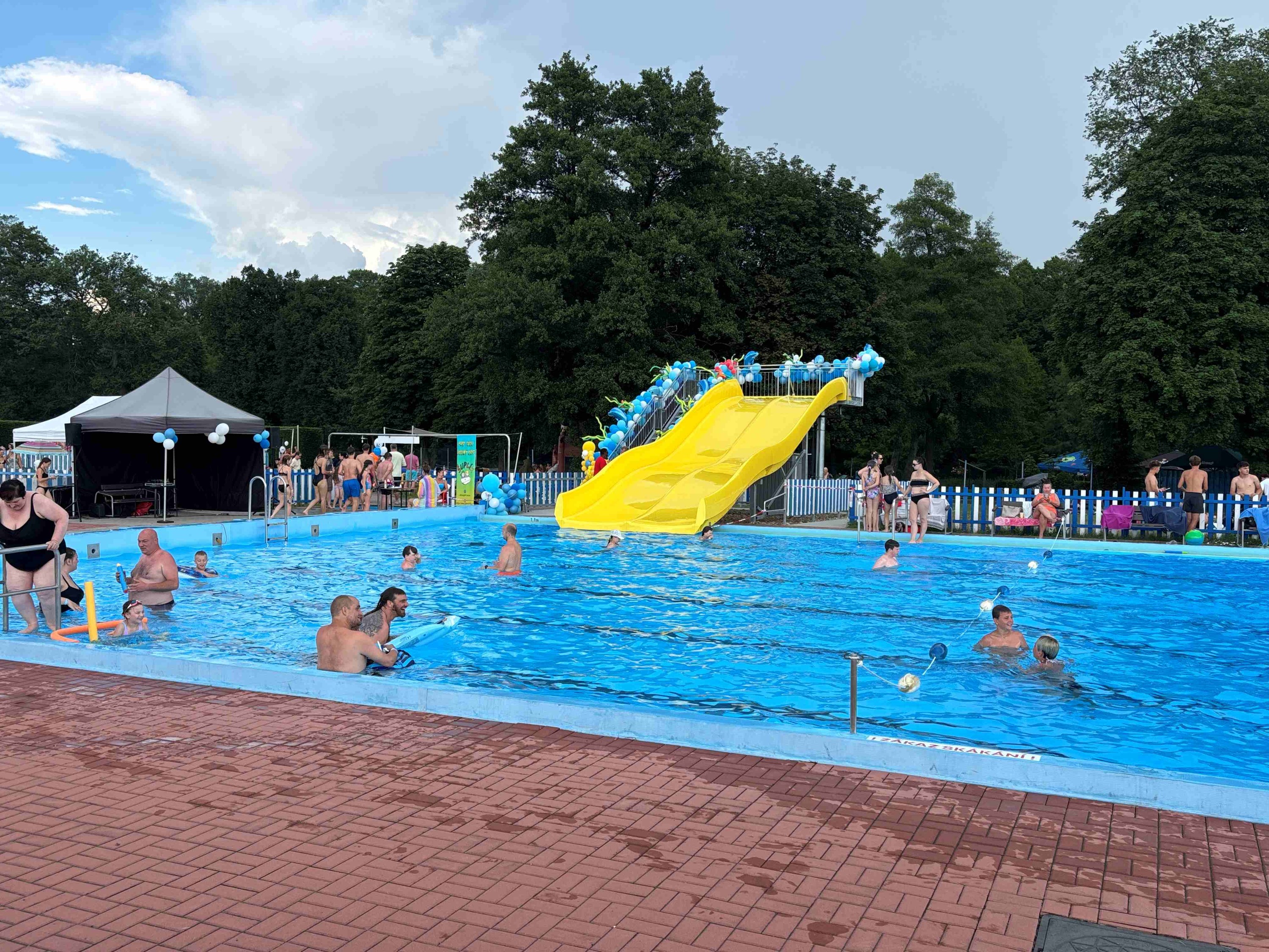 Nadace ČEZ: Nová skluzavka v Kadani