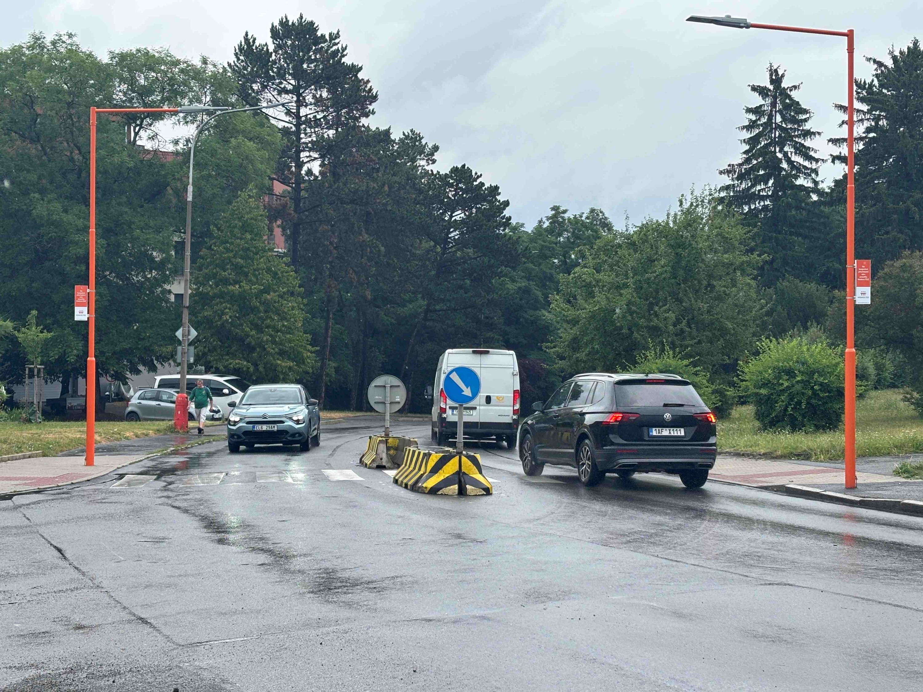 Oranžový přechod Roztoky u Prahy