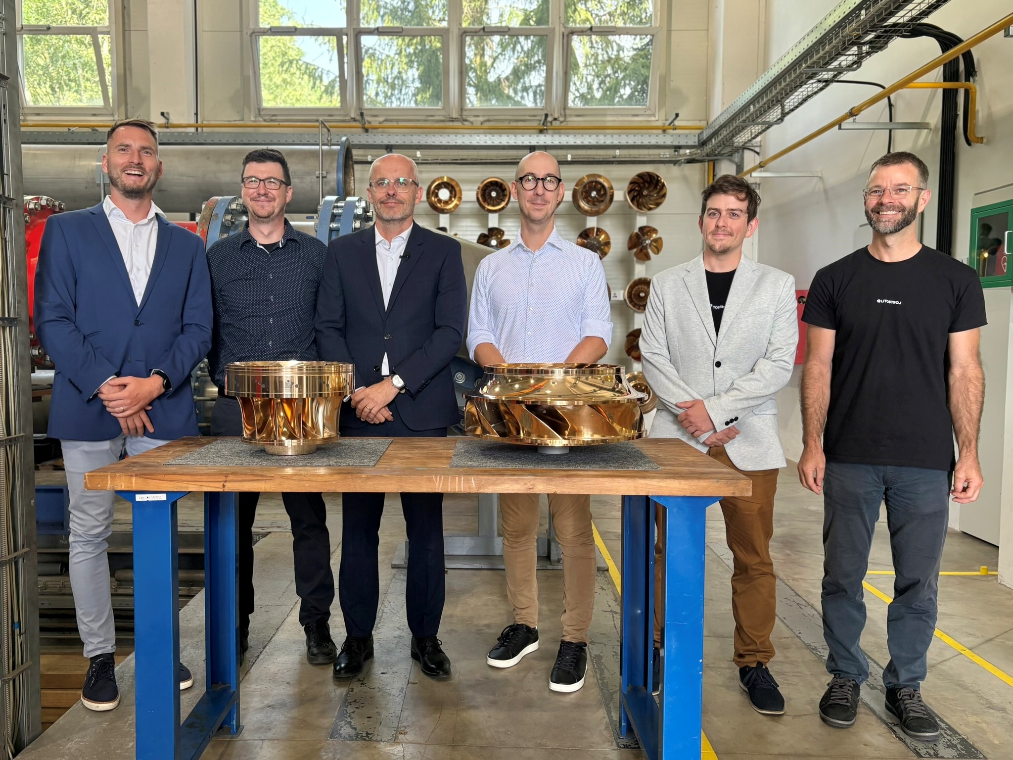 Týmy ČEZ a Litostroj Engineering pracující na projektu modernizace vodní elektrárny Orlík (zleva Václav Lagner, Tomáš Javorek, Róbert Heczko (všichni ČEZ), Peter Šály, Michal Hofírek a Lukáš Motyčák (všichni Litostroj Engineering)