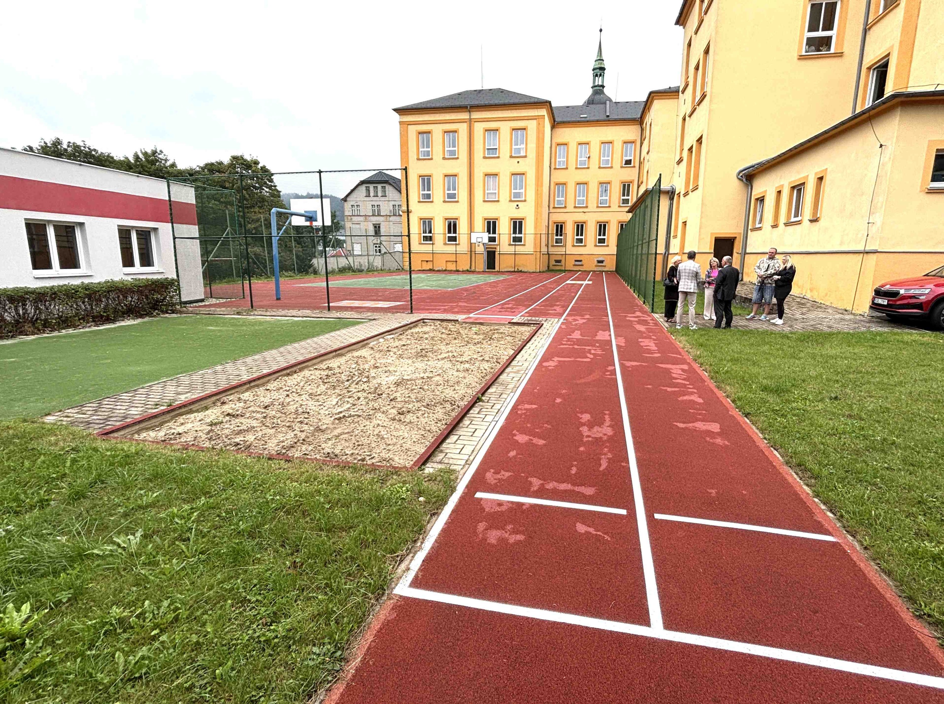 Obnova školního Oranžového hřiště u ZŠ Vejprty