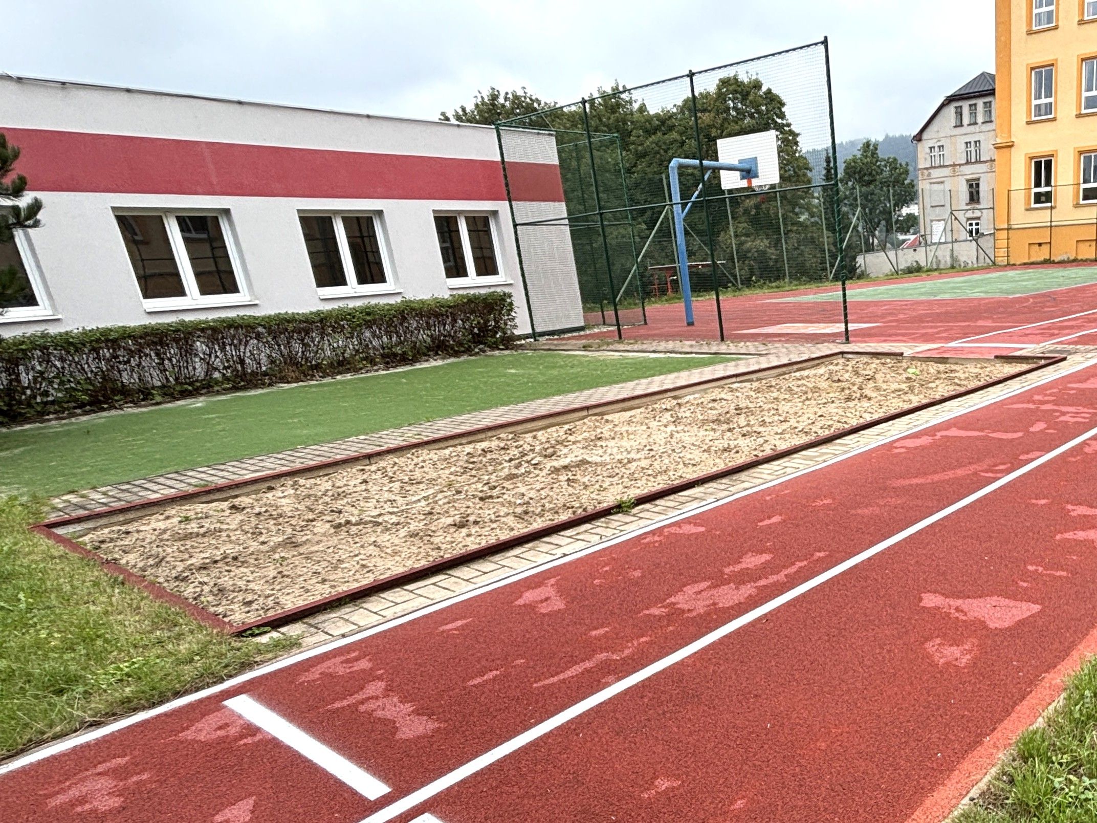 Obnova školního Oranžového hřiště u ZŠ Vejprty