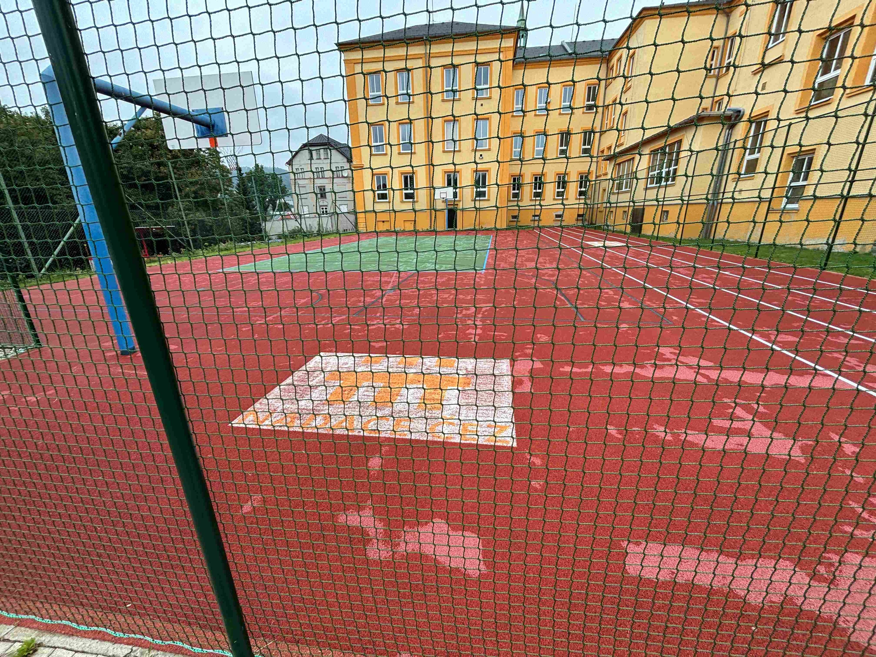 Obnova školního Oranžového hřiště u ZŠ Vejprty