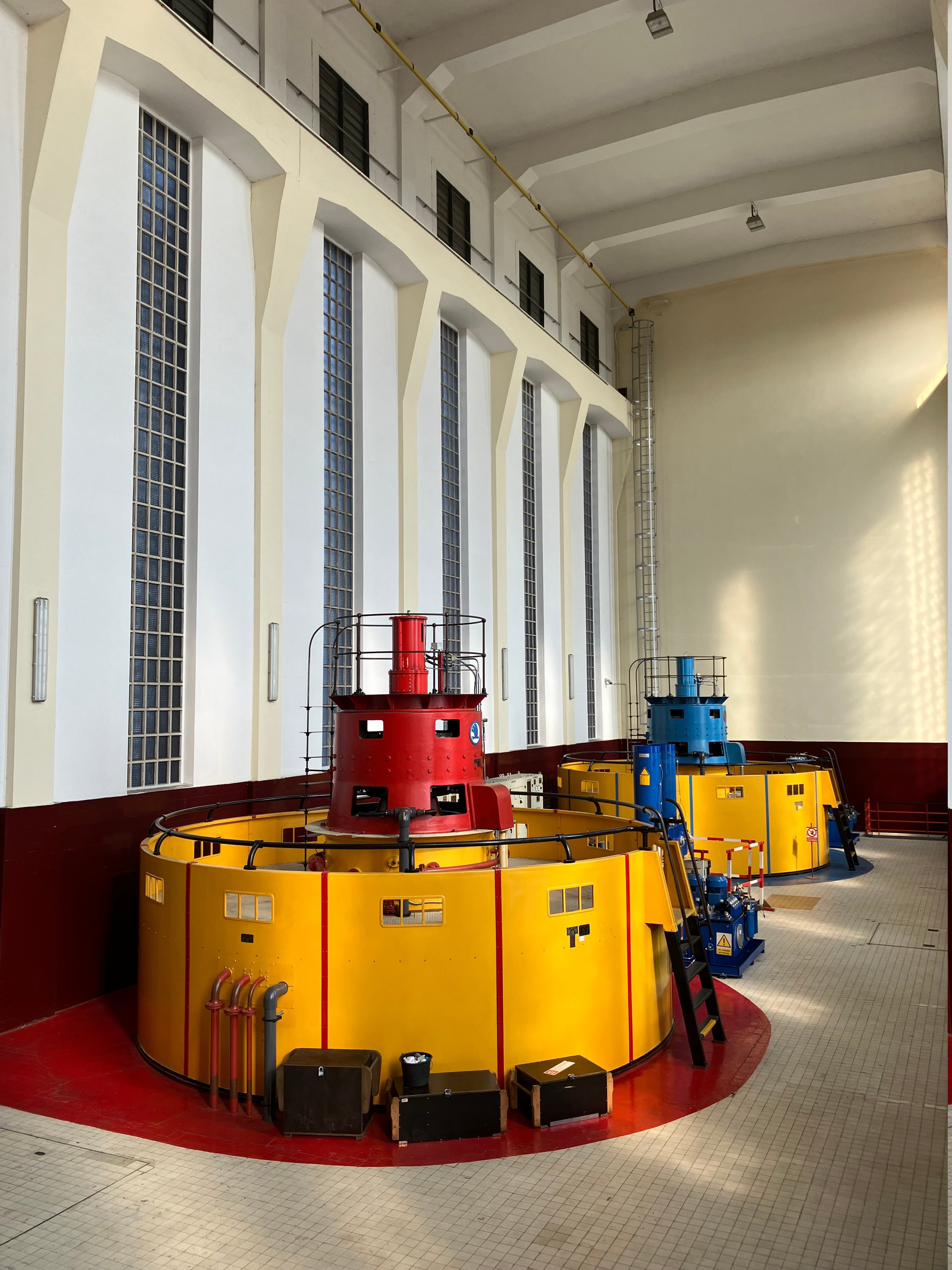 V elektrárně funguje dvojice soustrojí s Kaplanovými turbínami