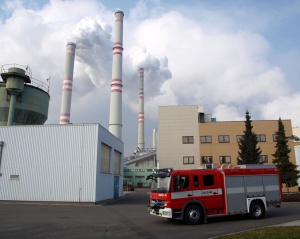 Návrat nového cisternového vozu Mercedes Benz ATEGO CAS 20 na základnu po jednom z prověřovacích cvičení v lokalitě elektrárny. 
