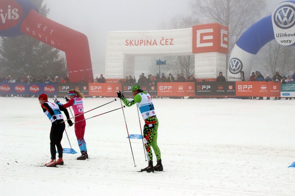 stanislav-rezac-v-zelene-kombineze-finisuje-do-cile.-nejlepsi-z-cechu-na-12-misti-v-kategorii-elita.jpg