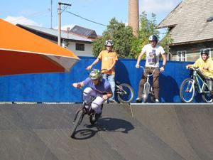 Náměšť - bikeři v parku