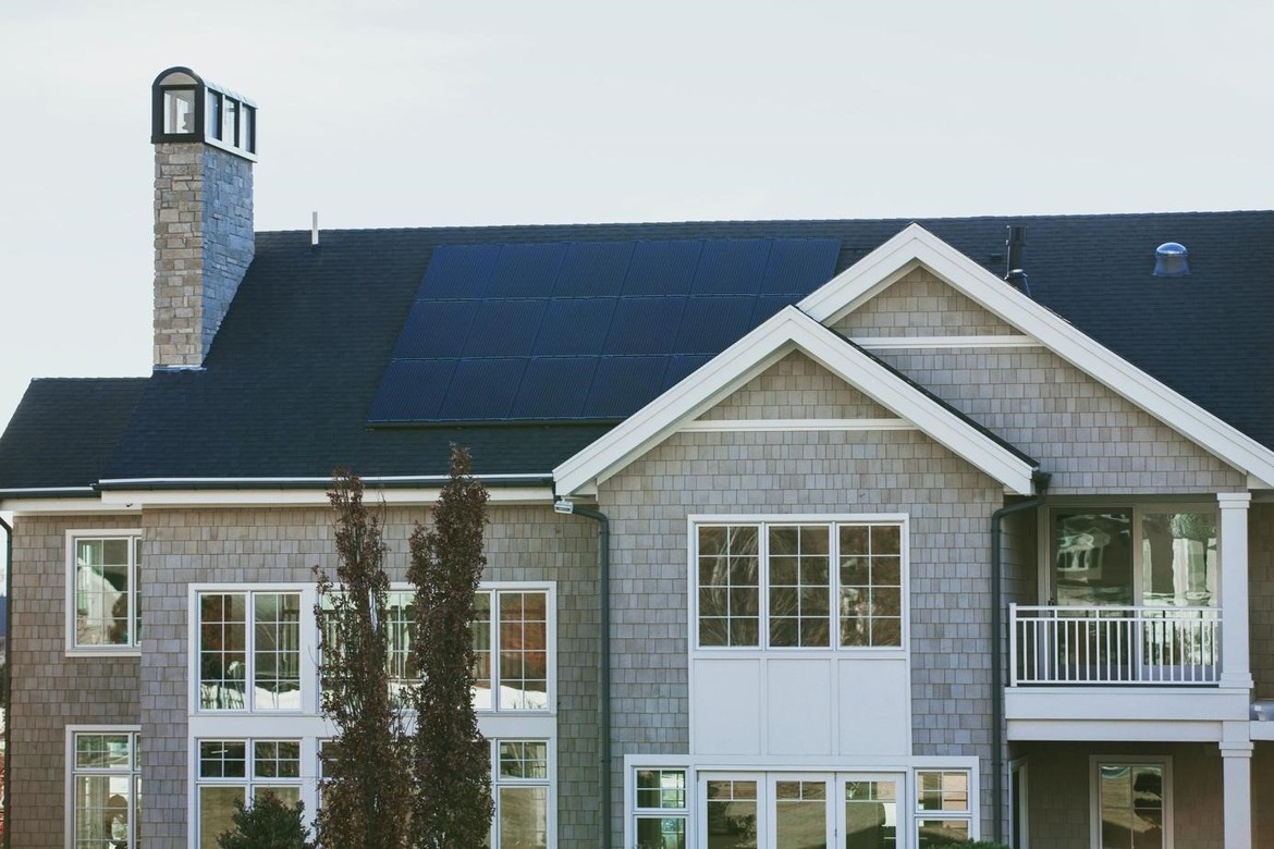 Solární panely jako součást střechy