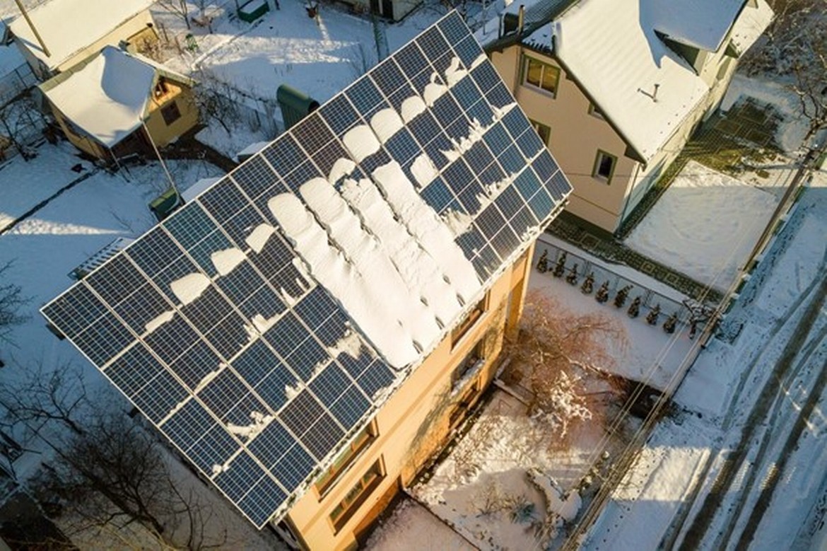 Výkon fotovoltaických panelů v zimě. Vyrobí dost?