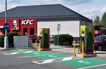 Velká Dobrá | Pollo Services - KFC | D6/16. km | 2× 