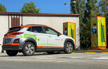 ČEZ fast charging station at ČS Shell in Hradec Králové.