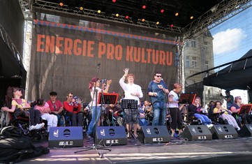 Energie pro kulturu a Rachot band z Jedličkova ústavu.