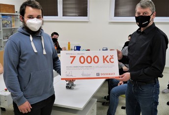 Jaroslav Zocher z třetího ročníku maturitních oborů mechanik elektrotechnických zařízení  a náborový specialista Skupiny ČEZ Martin Klacián budou tímto snímkem zvát na další on-line den otevřených dveří.