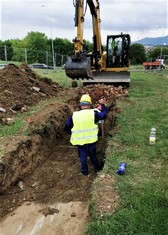 Hlavním důvodem přechodu z páry na horkou vodu v lázeňském městě Teplice je snížení ztrát tepelné energie, což vede k nižší spotřebě paliva při výrobě, tím i ke snížení emisí a zlepšení životního prostředí.
 
