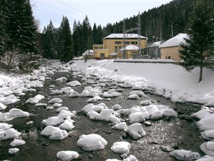 Malá vodní elektrárna Vydra v zimě
