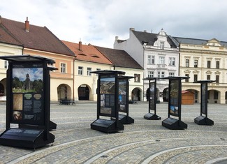 Putovní výstava unikátních fotografií a informací z výzkumů na aktuální téma „Voda a civilizace“ dorazila do Mělníka. Těm, co až do 28. dubna zavítají na náměstí Míru, přiblíží na velkoformátových panelech klíčový význam této životodárné tekutiny od náboženských přes ekonomické, fyzikálně-technické až po krajinné, ekologické, historické či politické souvislosti. 