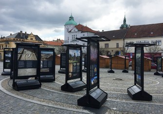 Putovní výstava unikátních fotografií a informací z výzkumů na aktuální téma „Voda a civilizace“ dorazila do Mělníka. Těm, co až do 28. dubna zavítají na náměstí Míru, přiblíží na velkoformátových panelech klíčový význam této životodárné tekutiny od náboženských přes ekonomické, fyzikálně-technické až po krajinné, ekologické, historické či politické souvislosti. 