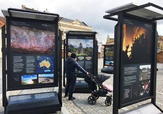 Putovní výstava unikátních fotografií a informací z výzkumů na aktuální téma „Voda a civilizace“ dorazila do Mělníka. Těm, co až do 28. dubna zavítají na náměstí Míru, přiblíží na velkoformátových panelech klíčový význam této životodárné tekutiny od náboženských přes ekonomické, fyzikálně-technické až po krajinné, ekologické, historické či politické souvislosti. 