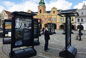 Putovní výstava unikátních fotografií a informací z výzkumů na aktuální téma „Voda a civilizace“ dorazila do Mělníka. Těm, co až do 28. dubna zavítají na náměstí Míru, přiblíží na velkoformátových panelech klíčový význam této životodárné tekutiny od náboženských přes ekonomické, fyzikálně-technické až po krajinné, ekologické, historické či politické souvislosti. 