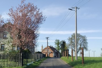 Staré Křečany a nové osvětlení komunikace směr Skřivánčí pole.