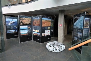 Putovní výstava Voda a civilizace je až do 27. září k vidění v Informačním centru klasické energetiky Skupiny ČEZ v Elektrárně Ledvice.