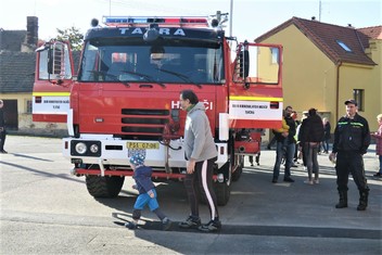 Po celkové obnově je zásahové vozidlo jako nové a právem se těšilo velkém pozornosti dětí i dospělých z Tlučné.

  