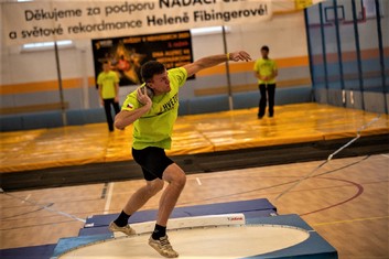 Opravdový svátek pro sportovní fajnšmekry, kteří holdují atletice, nastane v neděli ve středočeských Nehvizdech. Sportovní klání světových atletických hvězd podpořila Nadace ČEZ finanční částkou 300 000 korun. 