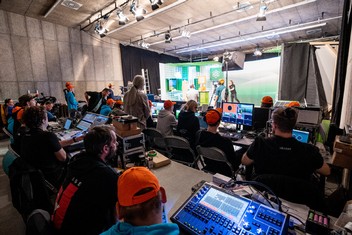 Tři školy vyhrály výlet do TV studia, odkud se prohlídky každý všední den vysílaly. Jednou z nich byla i olomoucká ZŠ Pňovice. Děkujeme za návštěvu :-).