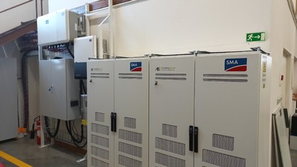 bateriové úložiště o kapacitě 134 kWh v zázemí skladu společnosti Aveflor 