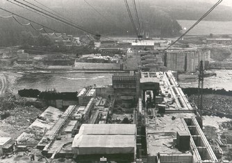 Výstavba vodního díla Kamýk (elektrárna v popředí)