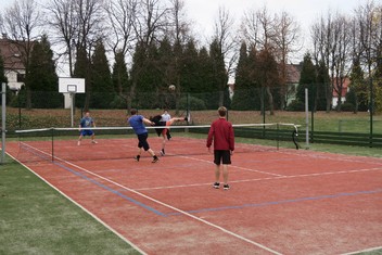 Multifunkční sportoviště pokřtili místní sportovní nadšenci, jak jinak než nohejbalem.