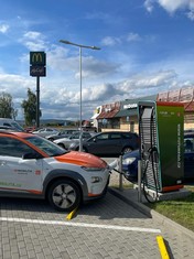 Ultrafast_McDonalds-Unčovice-253. km dálnice D35.