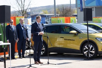 Slavnostní zahájení provozu nejvýkonnější dobíjecí stanice pro elektromobily v České republice. Proslov Martina Kupky, ministra dopravy ČR.