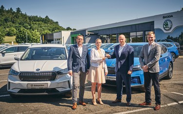 Zleva: Jakub Bosák (ČEZ), Petra Zdeňková (ČEZ Distribuce), Jan Šmucler a Michal Nykl (Škoda Auto)