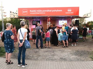 O Oranžové kolo Nadace ČEZ byl mezi návštěvníky slavnosti veliký zájem.