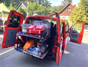 Zadní záchranářská výbava nového vozu dobrovolných hasičů ze Solenic.