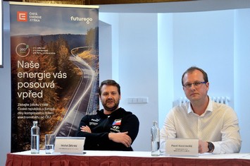 Tisková konference k zahájení letošní ecoRally (zprava) Pavel Kacerovský, zástupce promotéra Mistrovství ČR v ecoRally a Michal Žďárský, vítěz světového poháru FIA ecoRally