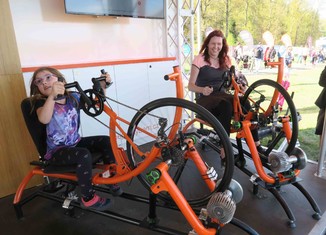 Zájem o jízdu na oranžových handbike byl obrovský.