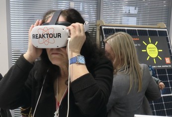 Pro zpestření celého dne jsou pro návštěvníky ČEZ Akademie připraveny speciální brýle s virtuální realitou ReakTOUR, které je přenesou do běžně nepřístupných míst českých jaderných elektráren. 